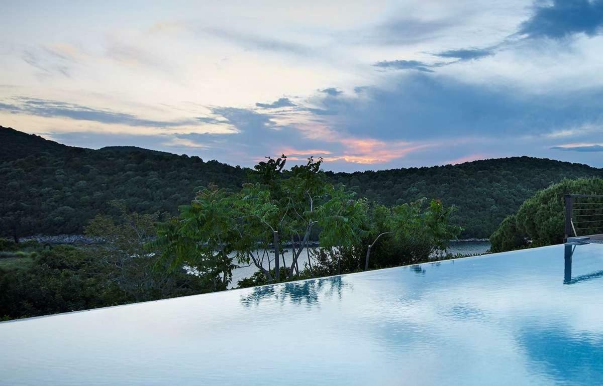 Villa Ioli- Beachfront Luxury Residence Igoumenitsa Exterior photo